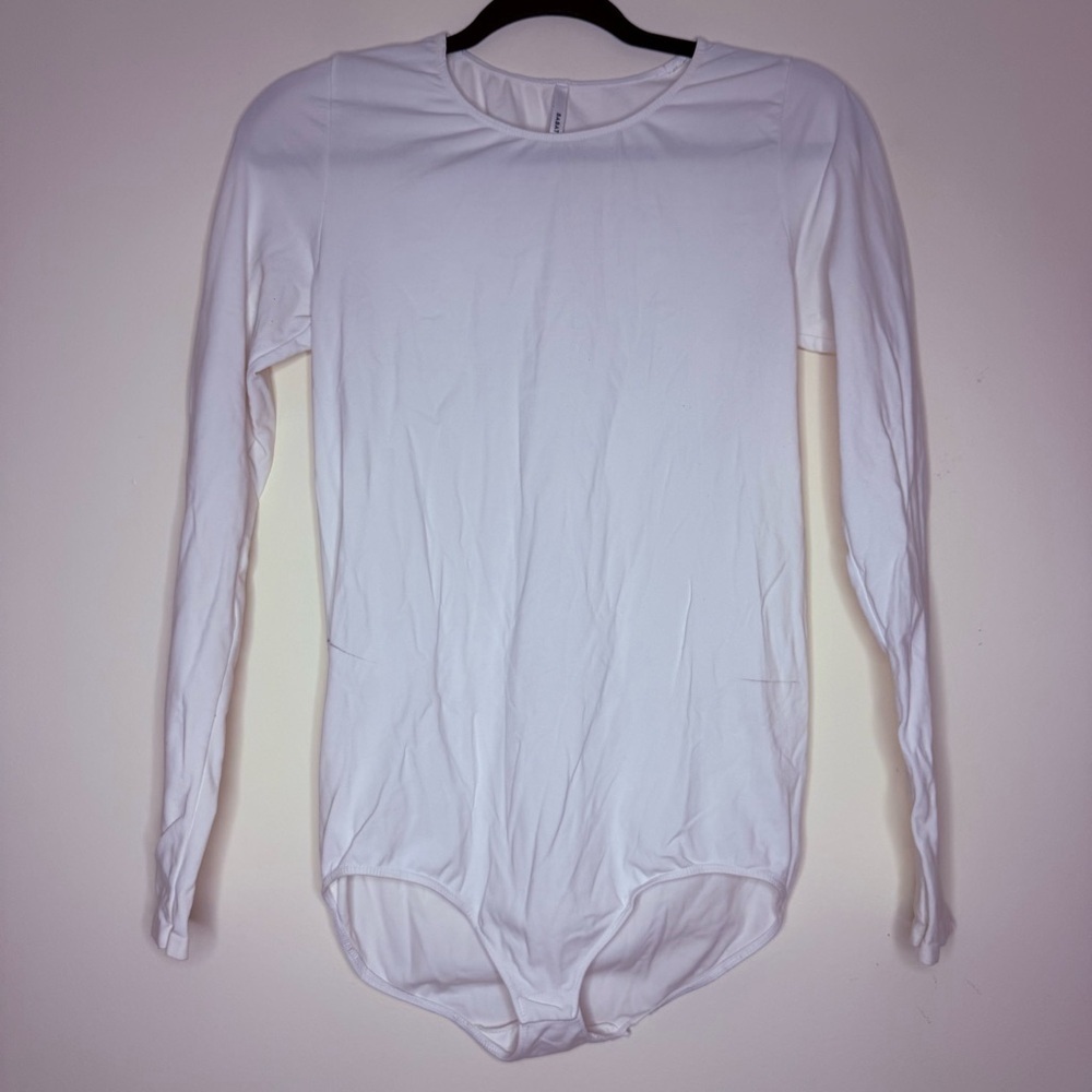 Aritzia Babaton Basic White Neutral Longsleeve St… - image 1